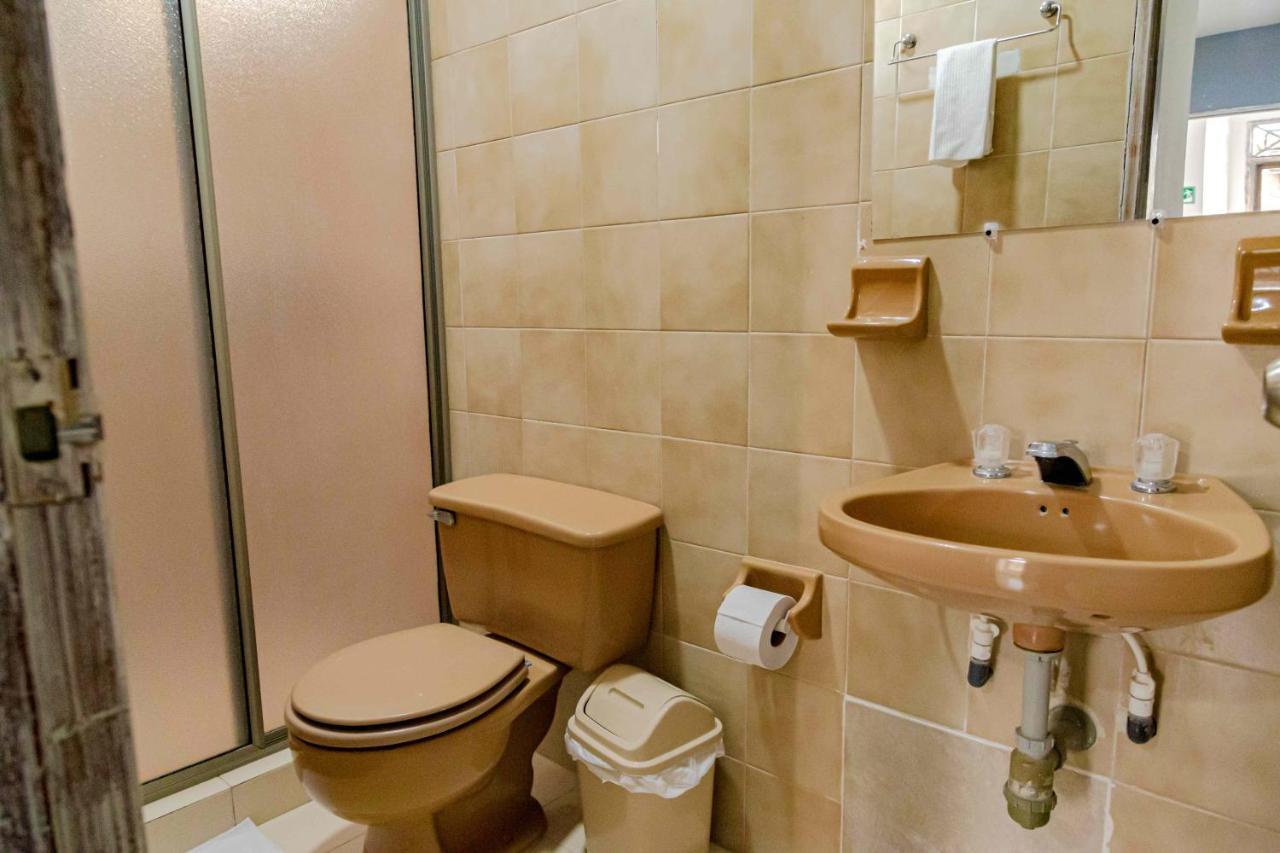 Luna Airport Hotel *